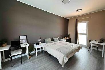 פנסיון Casa Roja   Rooms For Workations By Banama Coliving