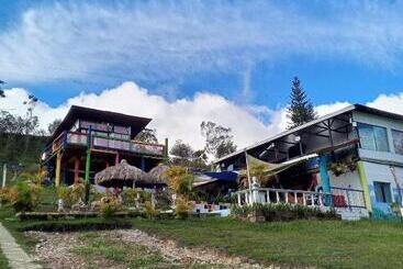 ペンション Colors Fantasy Guatape Backpackers And Travellers