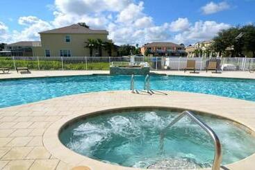 Bed and Breakfast Queen Suite With Private Bathroom Near Orlando