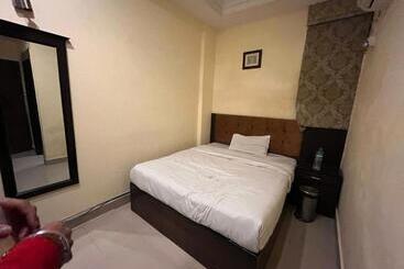 בית מלון כפרי Golden Temple View Top Rated & Most Awarded Property In Amritsar