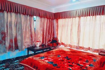 پانسیون Royal Galaxy