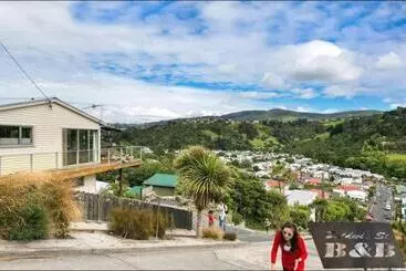 Bed & Breakfast Sleep On The Steepest Street In The World!