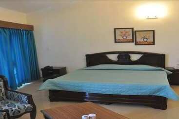 בית מלון כפרי Jungle Babbler Tourist Resort