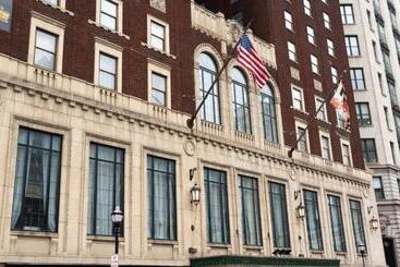 Hotel Roomza Inner Harbor At Lord Baltimore