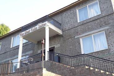 Hotel The Mont Calm Suites Murree