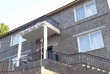 Hotel The Mont Calm Suites Murree