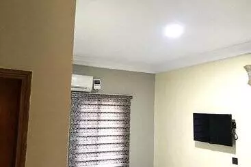 Nue Crest Hotel & Suites