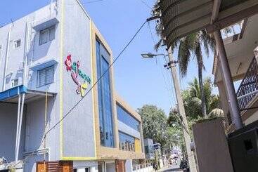 Hotel Sri Manis Residency