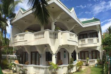 Hotel The Beach House