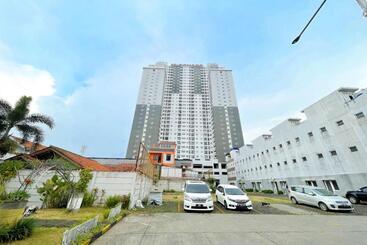 Hotel Oyo 93940 Apartemen Mekarwangi Square By Lina