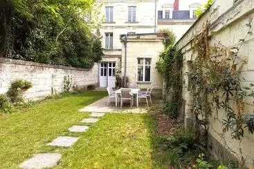 Majatalo Histoire De Loire   Savennières Sdb Partagée