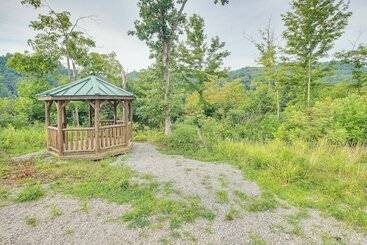 Landhus Chillicothe Cabin Near Hocking Hills State Park!