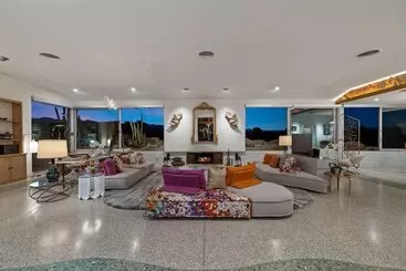 Mökkimajoitus Eccentric Estate By Avantstay Empire Polo Views