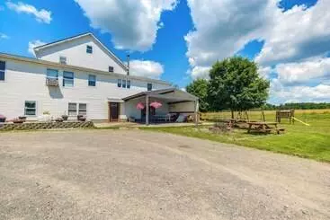 Vakantiehuisje Rural Middlefield Home On Peaceful Working Farm!