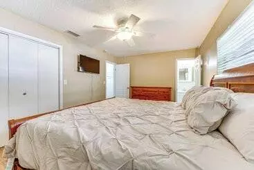 Mökkimajoitus Spacious Tavares Home W/ Private Outdoor Oasis!