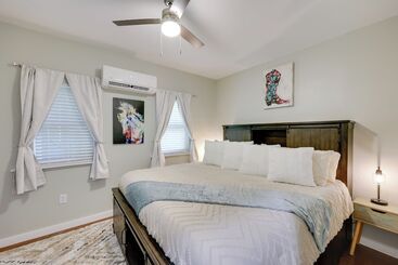 کلبه Hot Springs Home W/ Yard, Walk To Bathhouse Row!