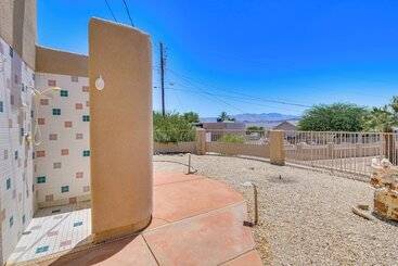 کلبه Lake Havasu City Gem: Pool & Hot Tub, Near Boating