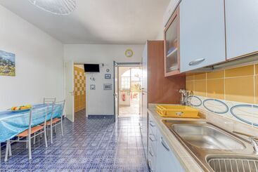 Pensió Room In Guest Room Studio Apartment Mono Glicine With Private Garden