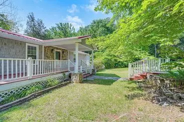 Smith Mountain Lake Cottage W/ Dock + Fire Pit!
