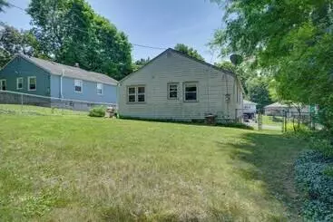 کلبه Syracuse Home W/ Fenced Yard < 1 Mi To Westcott St