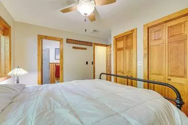 コテージ Waterfront Lake George Lodge W/ Boat Dock & Lift!