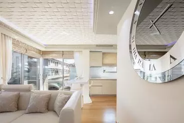 Hotelli Demani President Suites