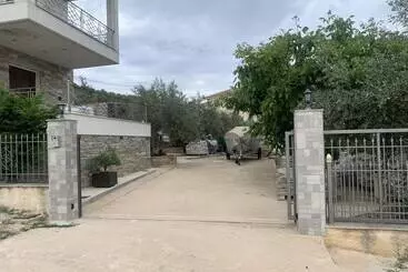 Majatalo Effie S Maisonette With Detached Studio