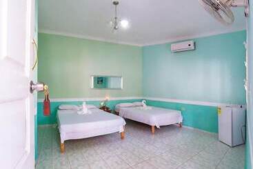 پانسیون Roots Travel Hostal Betina