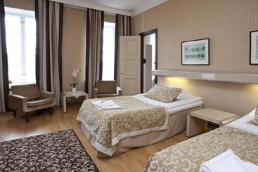 בית מלון כפרי Li Ravintola Mäntän Klubi