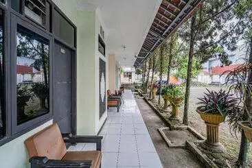 Capital O Hotel Abadi