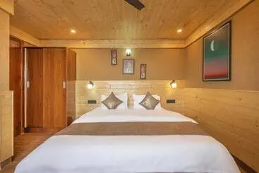 Hotel The Green Trails Kufri I Family Accomodation I Valley & Mountain View I By Exotic Stays
