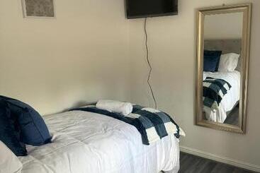 פנסיון Lavish 3 Story House With Full Of Comfort