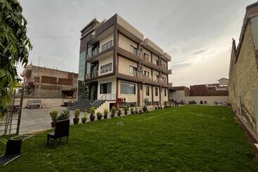 Hotel Vrinda Sarovar