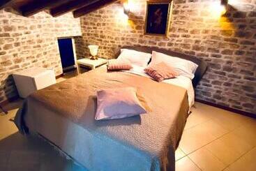 مبيت وإفطار Bianca Di Navarra House