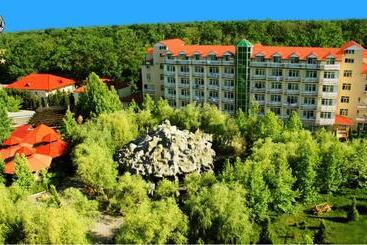 هتل Atlant Forest Vlllage