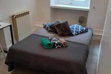 تختخواب و صبحانه Boigne Insolite