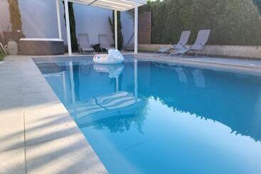 مبيت وإفطار Escapade Relaxante Jonage