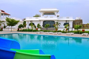 Отель Ba Na Hills Resort