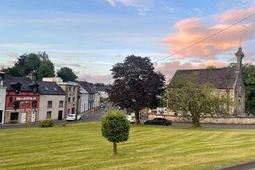 پانسیون Riverside House