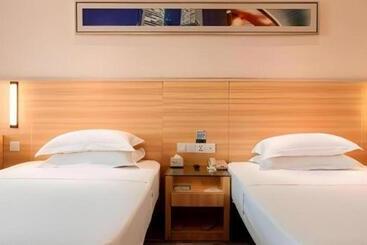 Hotel City Comfort Inn Xianning South Station Wanda