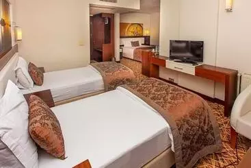 Otel Eli̇f