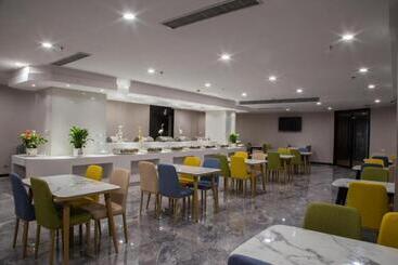 Starway Hotel Nanjing Getang Metro Station