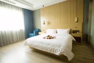 Starway Hotel Xinyi Nanjing Road