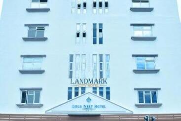 هتل کپسول The Landmark