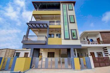 هتل Oyo Safura Residency