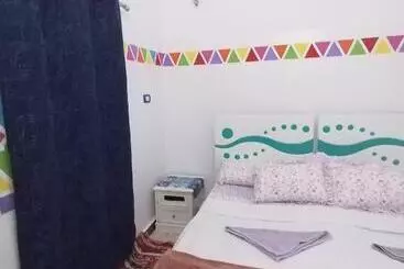تختخواب و صبحانه Baba Dool