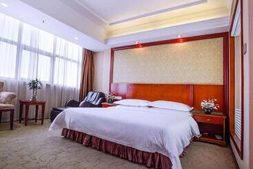 Vienna International Hotel Shenzhen Songgang Wanzhao Square