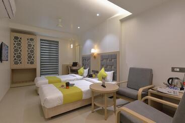 Hotel Sifat International