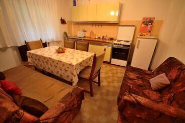 ペンション Guest House Konjic