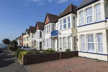 Majatalo Southend Guest House   Close To Beach, Train Station & Southend Airport